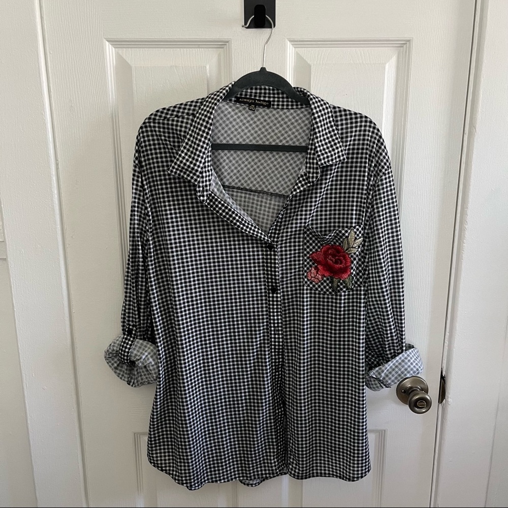 Light weight ✨ long sleeve or cuffed ✨ Stitched Rose Pocket Detail ✨ Never Worn